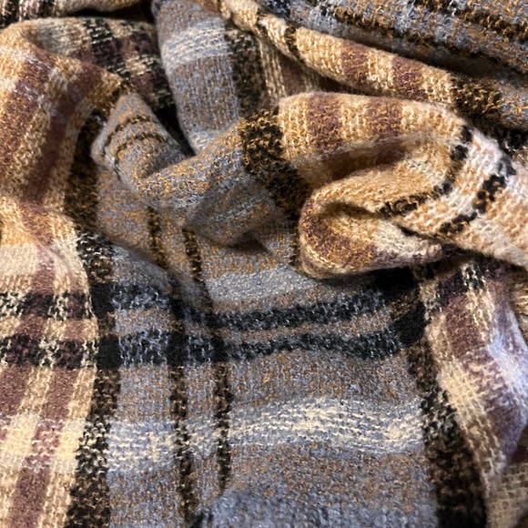 NWT Plaid Blanket Scarf Wrap - Picture 4 of 7